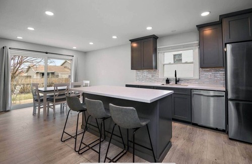 Elk Grove Village House | 4Br/2ba Modern Fresh rehab near O'Hare