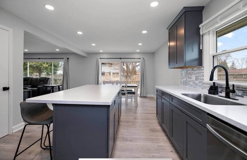 Elk Grove Village House | 4Br/2ba Modern Fresh rehab near O'Hare