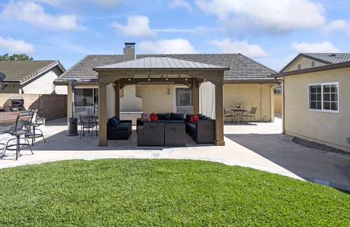 Fountain Valley Villa | 4BR/2BA Villa in Fountain Valley 4BR Game BBQ near Disneyland, Beaches & Golf