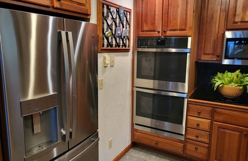 Old Timberline Cabin | 4BR, 3.5 bath. Kid-friendly full home rental with Hot Tub, and an AMAZING view.