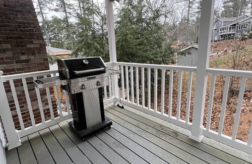 Alton Bay House | 4BR-3.5BA + Bunkroom + Private Beach-Hot Tub