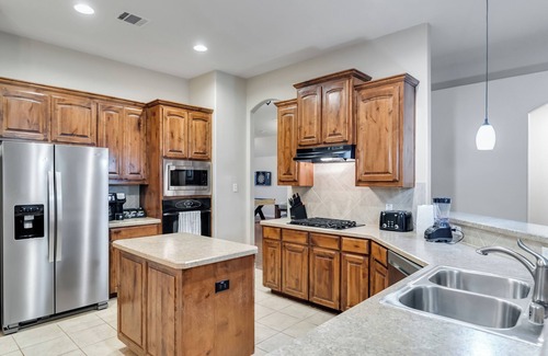 Burleson House | 4BR/3BA/7BED/5Tv with pool table big house