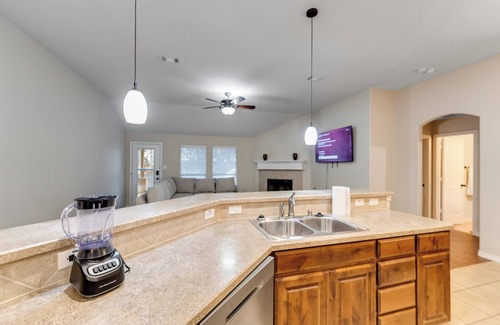 Burleson House | 4BR/3BA/7BED/5Tv with pool table big house