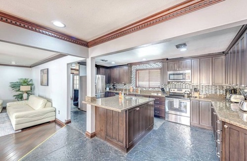 Las Vegas House | 4BR/3BA - Beautiful yard, Pool, Spa, BBall