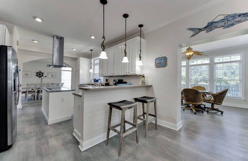 North Camellia Acres House | 4BR/4BA Beach Home 2 Suites Dog Friendly