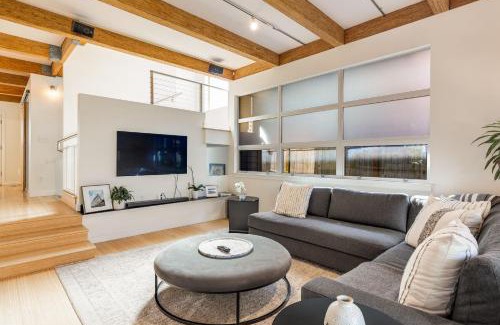 Queen Anne House | 4BR 4BA The Gardens at Queen Anne
