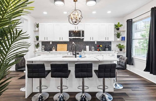 Mount Washington House | 4BR 4BA Urban Oasis in Mt Washington