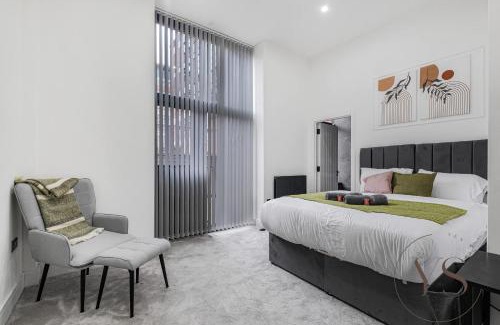 Birmingham City Centre Apartment | 4BR Apt in Central Birmingham Games Room & Free Parking