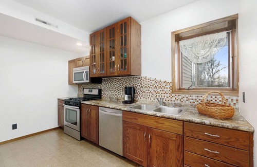 Lennox Apartment | 4BR Basement
