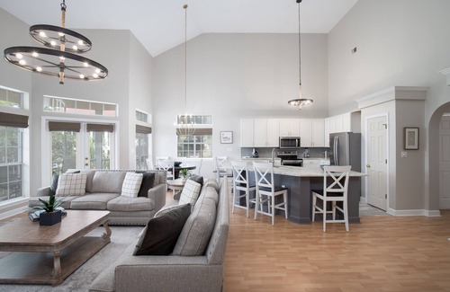 Sandestin Condo | 4BR Beach Villa w/6-Seat GOLF CART! Screened Balcony. Near Pool, Beach, Tram