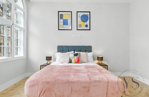 Birmingham City Centre Apartment | 4BR Birmingham Apt with Parking, Arcade Games & Wi-Fi
