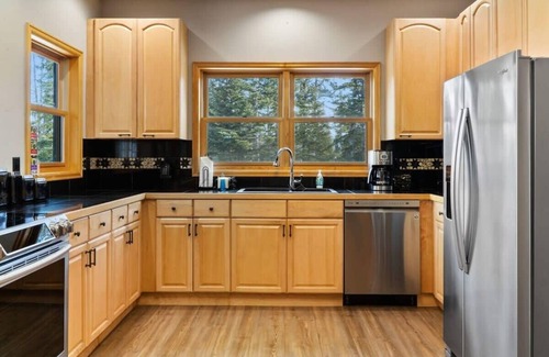 Quandary Village House | 4BR Blue River Retreat w/Hot Tub!