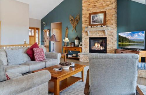 Quandary Village House | 4BR Blue River Retreat with Hot Tub
