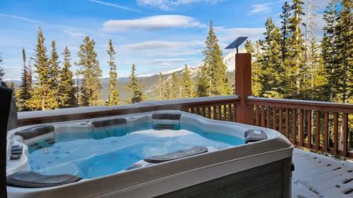 Quandary Village House | 4BR Blue River Retreat with Hot Tub