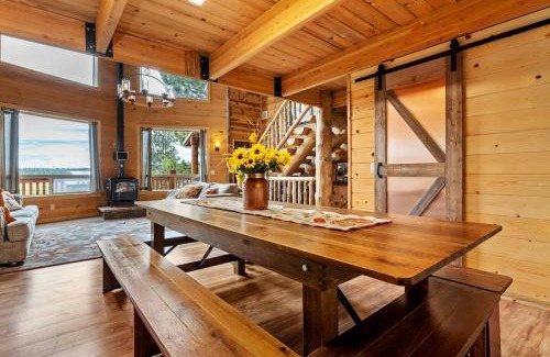Meadow View Heights House | 4BR Cabin with Game Room & Fire Pit Sleeps 13