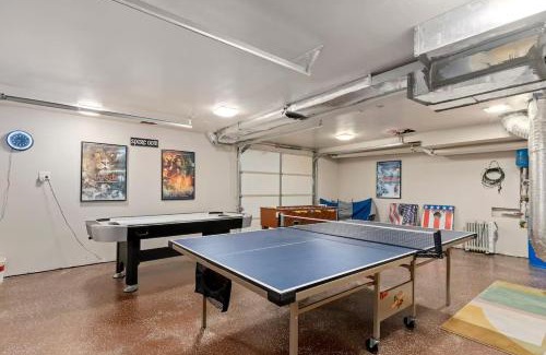 Meadow View Heights House | 4BR Cabin with Game Room & Fire Pit Sleeps 13