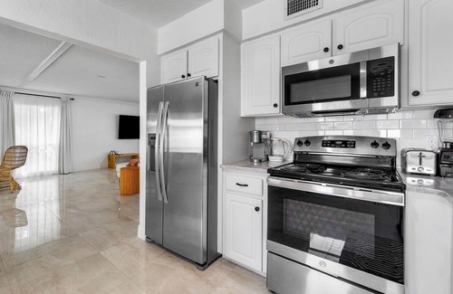 Palm Beach - West Palm Beach House | 4BR centrally located Oasis with Heated Saltwater Pool & backyard for grilling!