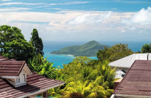 Mahe Island Villa | 4BR Cliffhanger Villa – Where Luxury Meets the Edge