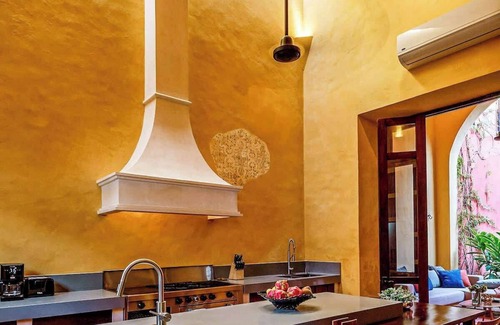 Centro House | 4BR Colonial Elegance & Priv Oasis Downtown Merida