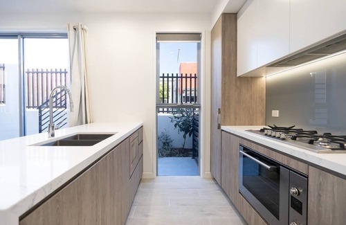 Rochedale House | 4BR Comfort | Easy Access to City & Gold Coast