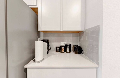 Hutto House | 4BR Corporate Stay in Hutto