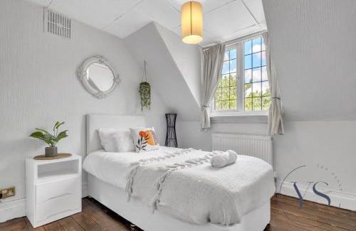 Marston Green Apartment | 4BR Cottage, Parking, NEC, Birmingham Airport