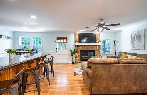 Athens House | 4BR Cozy Home, Close to UGA & Downtown Athens