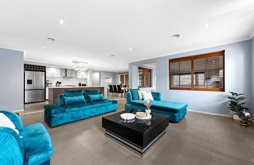 Tarneit House | 4BR designed house inTarneit