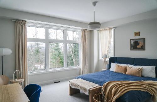 Lake of Bays House | 4BR Entire private modern cottage - Hilltop view