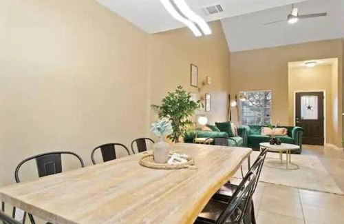 Austin House | 4br Escapegames Near Tesla, F1,trails & Top Eats