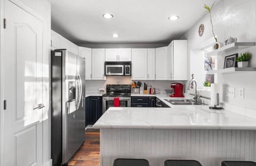 Alta Vista Area House | 4BR Family Home | 2 King Beds | Firepit | BBQ | Fenced Yard