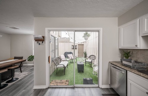 George Bush Park/Eldridge House | 4BR Family Townhome W/Cozy Patio