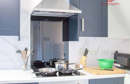 St Helens House | 4BR for Contractors & Families