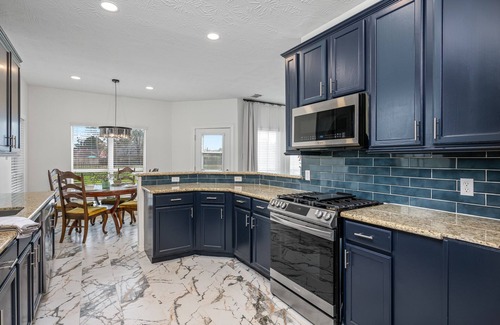 Klein House | 4BR Furnished Lakeside Welcomes 31+ Day Stays!