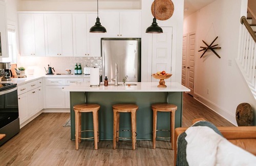 Athens House | 4BR Game Day Getaway by MHM Luxury Properties