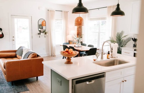 Athens House | 4BR Game Day Getaway by MHM Luxury Properties