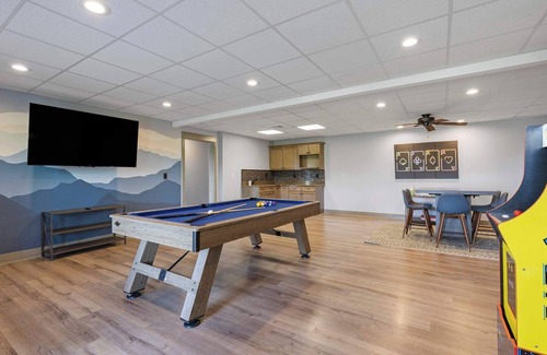 Blue Ridge Cabin | 4BR Gorgeous Blue Ridge Views, Large Decks, Hot Tub, Game Room, Fireplace