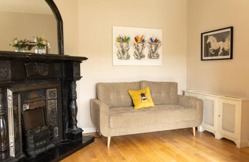 Killybegs House | 4BR Home with Stunning Harbour Views in the Heart of Kllybegs