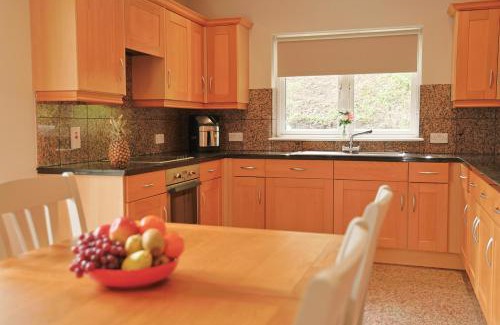 Killybegs House | 4BR Home with Stunning Harbour Views in the Heart of Kllybegs