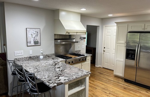 Westminster House | 4BR house located on beautiful Lake Hartwell, 30 min. from Clemson University.