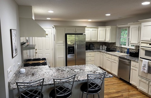 Westminster House | 4BR house located on beautiful Lake Hartwell, 30 min. from Clemson University.