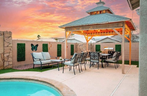 North Las Vegas House | 4BR House w/Pool & Pool Table | Posh Vegas Home