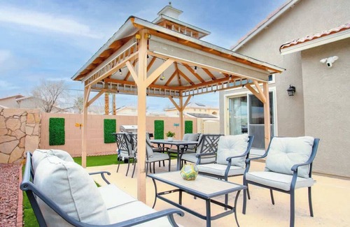 North Las Vegas House | 4BR House w/Pool & Pool Table | Posh Vegas Home