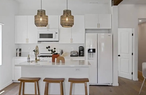 Little Italy House | 4BR in Little Italy - Sleeps 10: Walk to Dining & Fun!