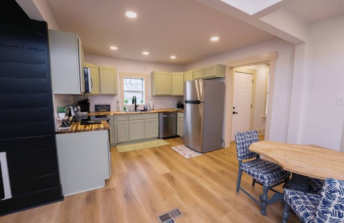 Parkridge House | 4BR Knoxville home close to downtown, UT & interstate! Free local gift cards!