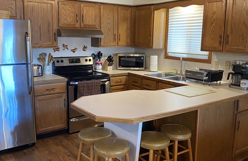 Long Pond House | 4BR Lakefront, Family friendly, Private Beach near Camelback Kalahari Golf Parks