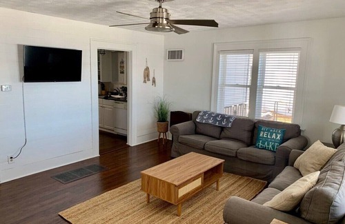 Ashville House | 4BR Lakeside Bliss| Kayak Adventure!