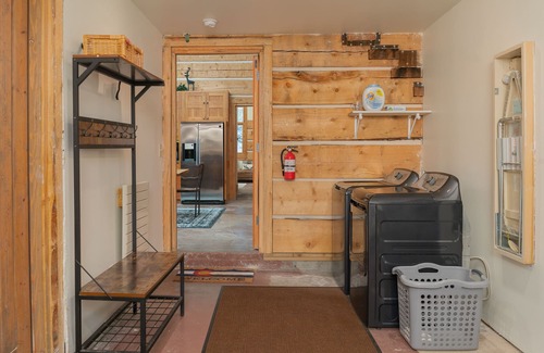 Mountain Village House | 4BR Lux Log Home Just Off Slopes: Hot Tub, Walk To Ski, 7 Beds