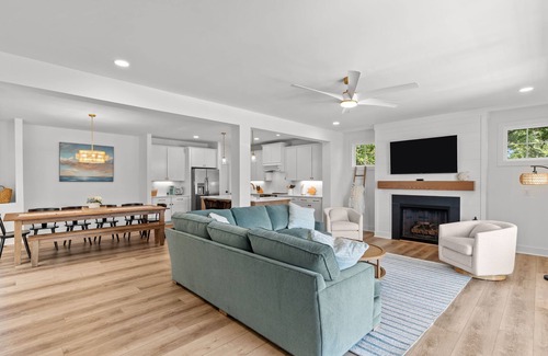 Tranquil Harbour House | 4BR Luxury Retreat w/Hot Tub Near Beach, Dining & More