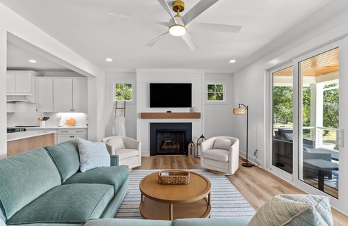 Tranquil Harbour House | 4BR Luxury Retreat w/Hot Tub Near Beach, Dining & More